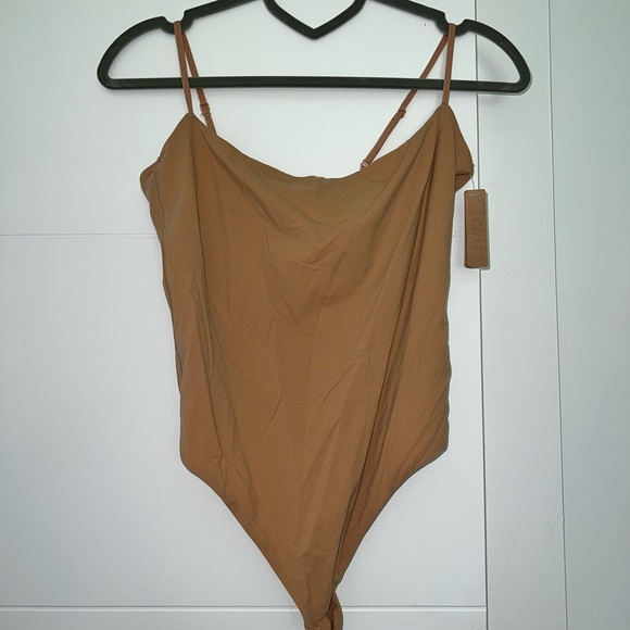 Skims Fits Everybody Cami BodySuit Ochre - Picture 4 of 5